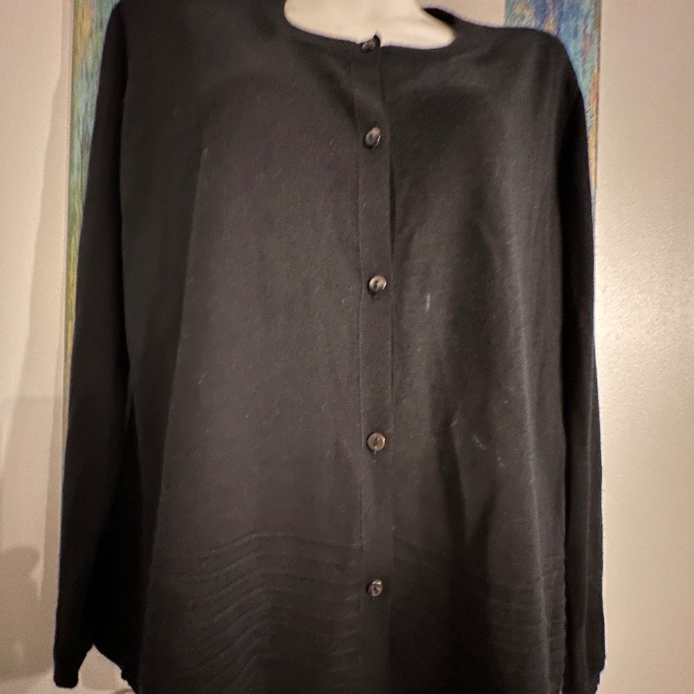 SIMPLE BUTTON UP ROUND NECK BLACK SWEATER